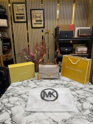 Michael_Kors Hendrix Signature Shoulder Bag With Box Dust Bag Including Carry Bag (Beige)