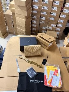 Yves_saint_laurent_ysl_cassandre_grain_leather_envelope_shoulderbag_with_premium_packing_381