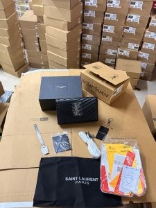 Yves_saint_laurent_ysl_cassandre_smooth_leather_envelope_shoulderbag_with_premium_packing_383