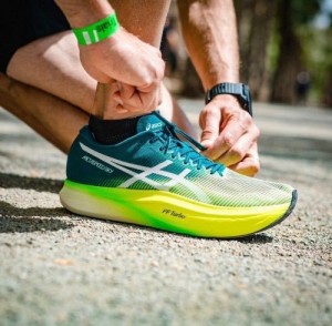 ASICS-metaspeed-sky-neon-volt