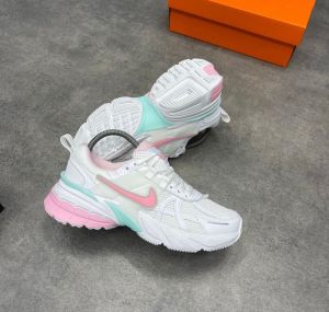 _Nike_V2K_Run_Runtekk_white_pink