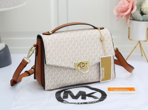 MichaelKors_ handrix sling bag premium quality with og box 