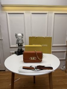 Micheal_kors_mk_parker_shoulderbag_with_ogbox_carrybag_etc_434
