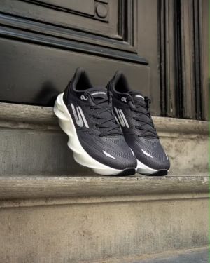 Skecherrs aero burst black