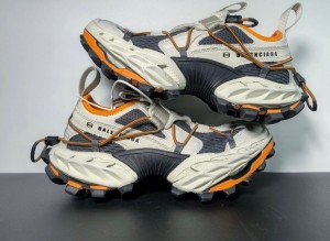 BALENCIAGAA HIKE SNEAKER BEIGE ORANGE