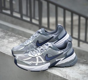 NIKEE V2K RUN WOLF GREY