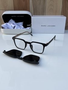 Marc_jacobs_attachment_black