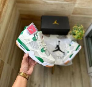 Nik SB x Air Jordan 4 Retro Pine Green