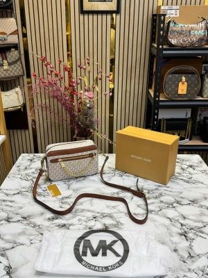 MICHAEL_KORS JET SET CAMERA CROSSBODY WITH SLING WITH OG BOX AND DUST BAG (BEIGE)