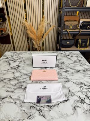 COAC_H EMBOSSED ZIP WALLET WITH GOLD HARDWARE INCLUDES BOX AND DUST BAG (CD002-PINK)