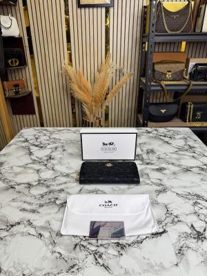 COAC_H EMBOSSED ZIP WALLET WITH GOLD HARDWARE INCLUDES BOX AND DUST BAG (CD002-BLACK)