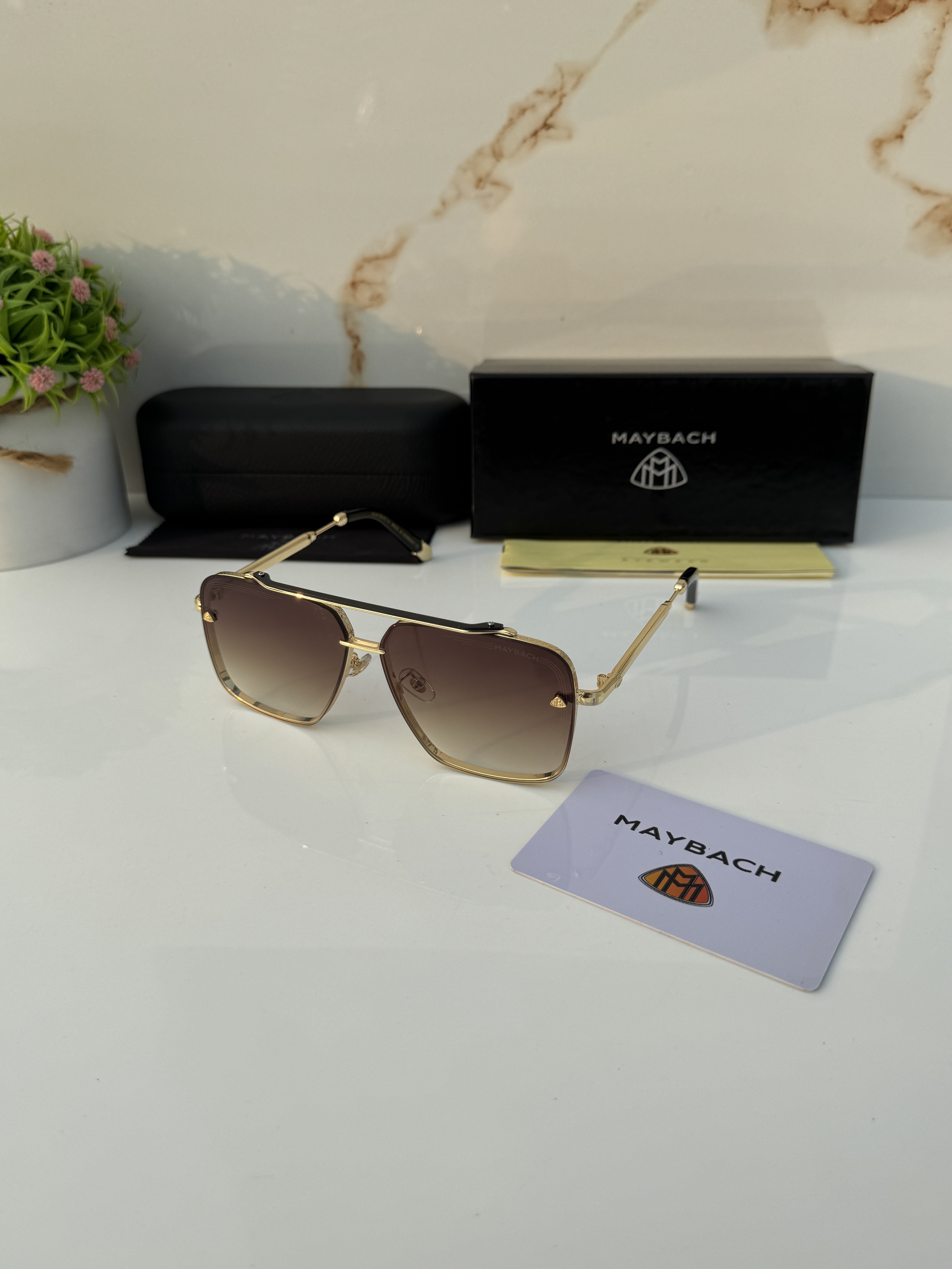 Maybach_72273_gold_brown