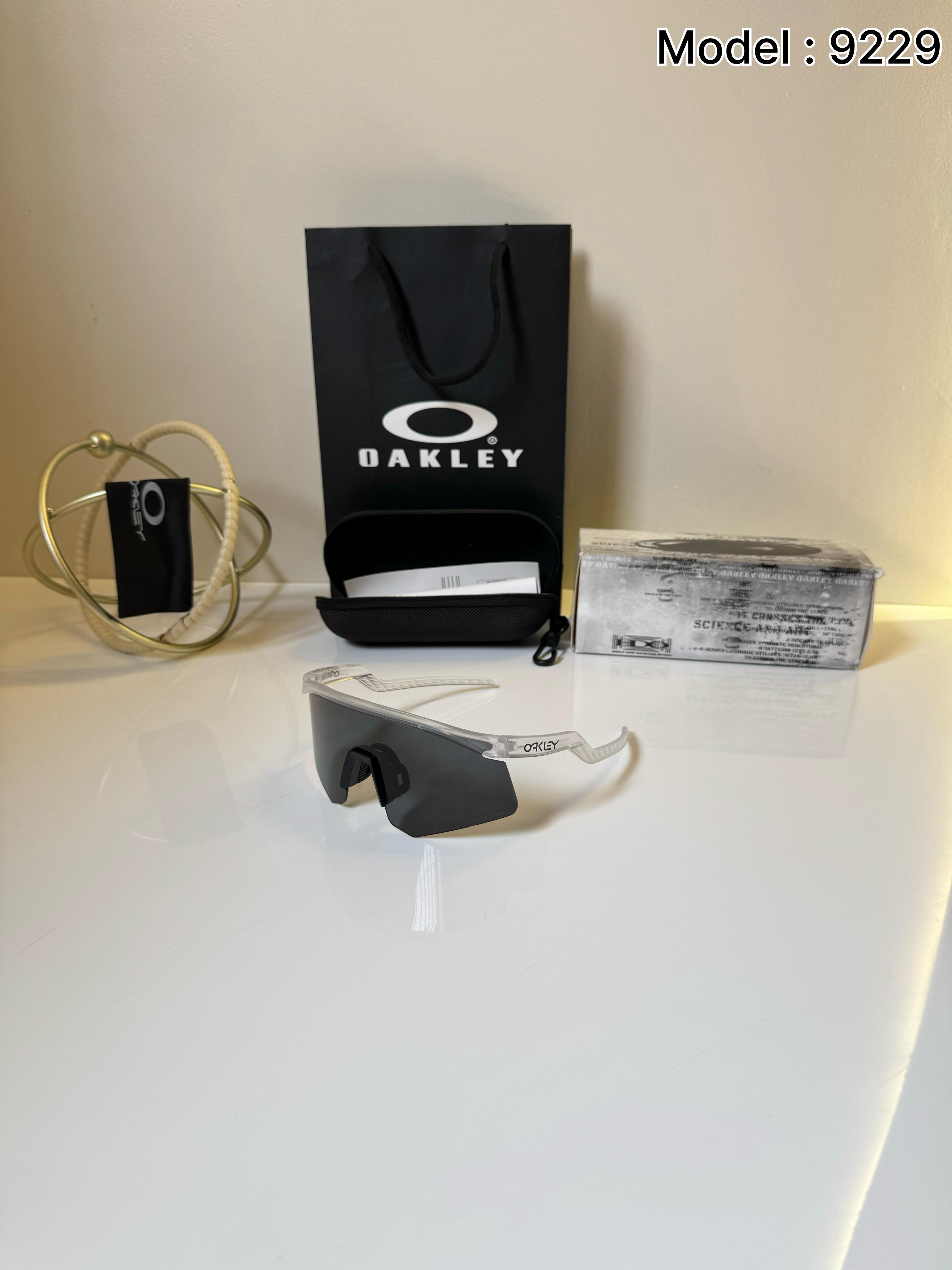 Oakleey_9229_white_black