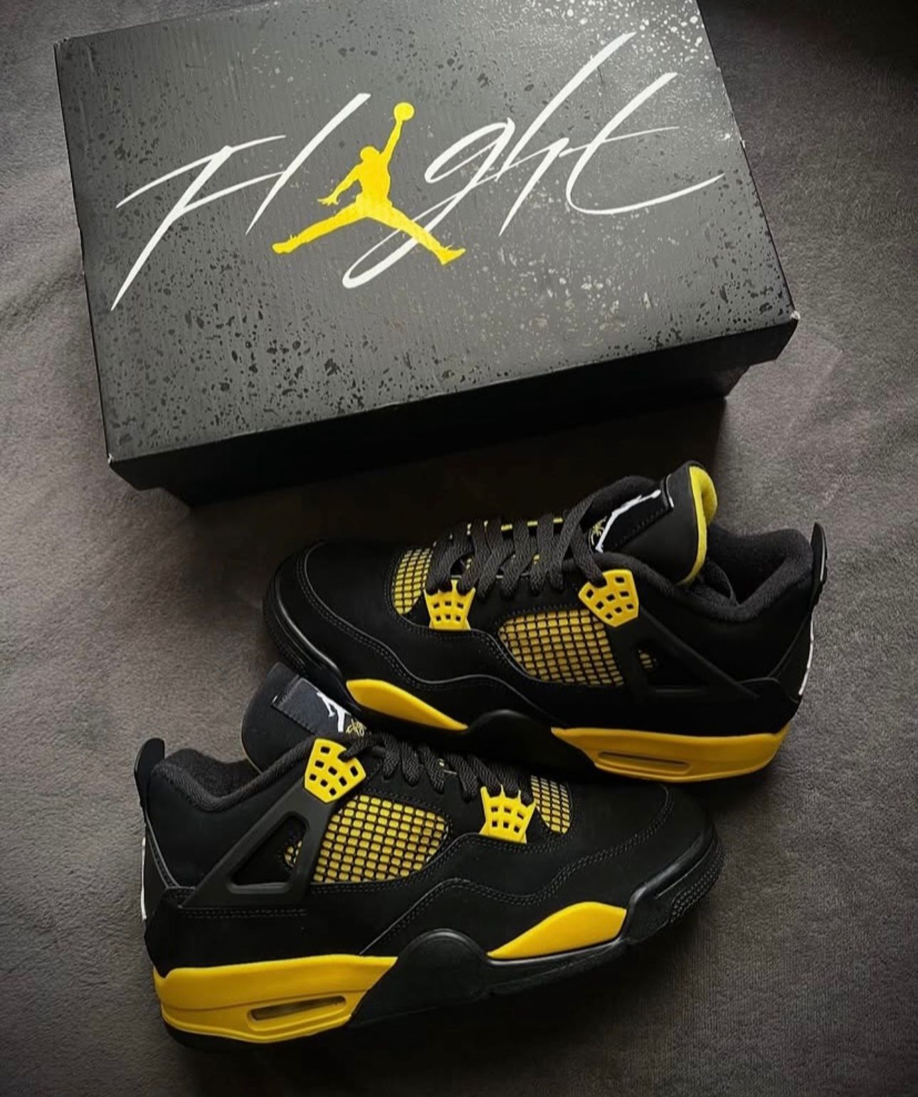 NIK.E AIR JORDAN 4 THUNDER YELLOW SEMI UA