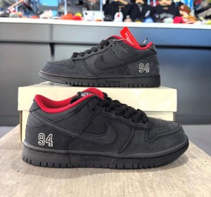 NIKEE SB DUNK SUPREME 94 FULL BLACK