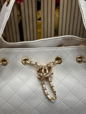 Chane_l handbag Grained calfskin & gold-tone metal white 