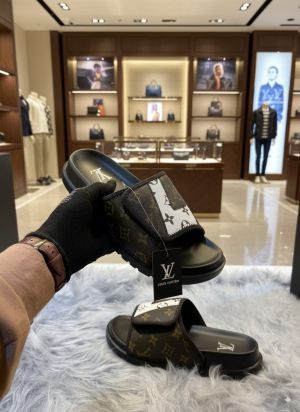 Louis-Vuitton Monogram brown Premium Slides