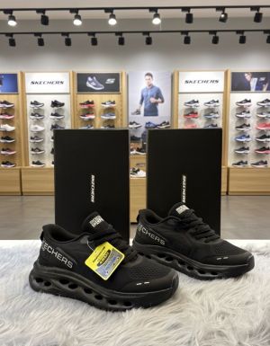 Skechers-max-cushioning-glide-step-advert-hands-free-slip-ins-mens-sneaker