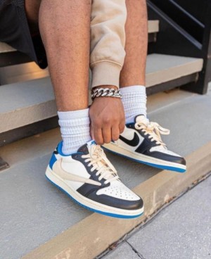 NikeAir-Jordan-1-low-OG-x-FRAGMEN-X-TRAVI-SCOTT