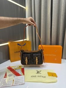 LOUI.S VUITTON HUDSON SHOULDER LV MONOGRAM BAG WITH OG BOX BILL & CARRY BAG
