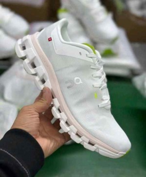 On Cloudflow 4 White Sand 457