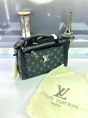 Louis_Vuitton Black Sling Bag Fa 126