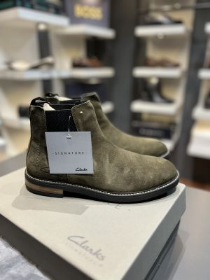 CLARKS_ SIGNATURE 100 % GENUINE SUEDE LEATHER 