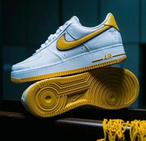 NIKEE AIRFORCE 1 LOW KOBE BRYANT LAKERS HOME 927 MK