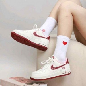 NIKEE AIRFORCE 1 LOW VALENTINE S DAY