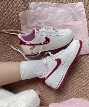 NIKEE AIRFORCE 1 LOW VALENTINE S DAY