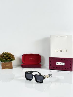 Gucci_02_Gold_Black