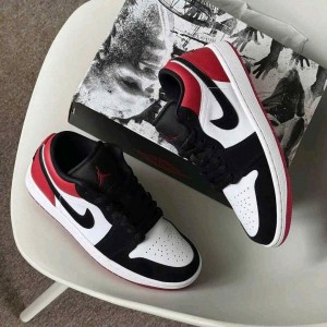 Nikee The Air Jordan 1 Low Black Toe 2025 933