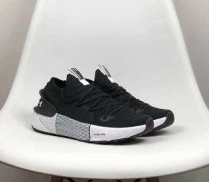 Under-Armour-HOVR-Phantom -3-Black-White