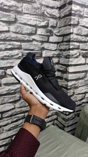 On Cloud Nova Running Black White 406