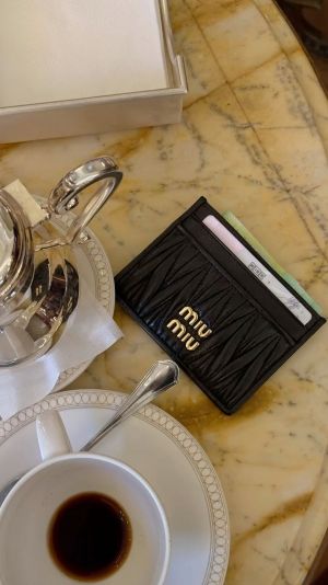 Miu_Miu_13_Unisex_CardHolder_With_OriginalBox_DustCover_Card_Packing