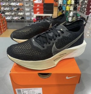 Nike-zoom_Vaporfly_Next_3_Black_Gold