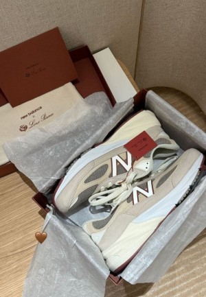 LOROO PIANAA X NEW BALANCE 990 BEIGE