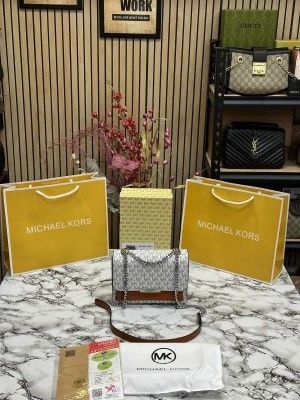 Michael_Kors_Vanilla_And_Acorn_Jade_Shoulder_Bag_With_Box_And_Dust_Bag_(Biege_Brown)