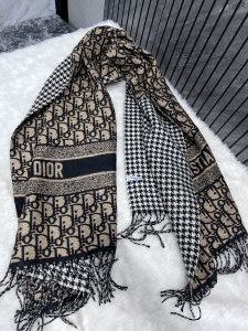 Dior_DD4_Reversable_Woollen_Scarf_With_Plain_Ziplock_Bag