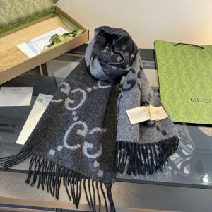Gucci_GG7_Woollen_Scarf_With_Plain_Ziplock_Bag