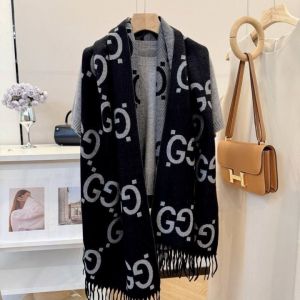 Gucci_GG10_Woollen_Scarf_With_Plain_Ziplock_Bag