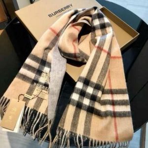 Burberry_BB19_Woollen_Scarf_With_Plain_Ziplock_Bag