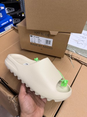 ADI YZY PREMIUM QUALITY SLIDES WITH ORIGINAL BRAND TAGSHSYZ-101F