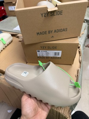 ADI YZY PREMIUM QUALITY SLIDES WITH ORIGINAL BRAND TAGSHSYZ-101E