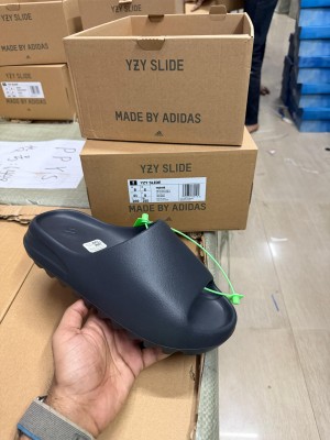 ADI YZY PREMIUM QUALITY SLIDES WITH ORIGINAL BRAND TAGSHSYZ-101A