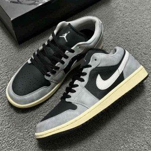 Air Jordan 1 Low Light Smoke Grey