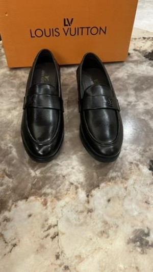Louis-Vuitton-Premium-Black-Loafer
