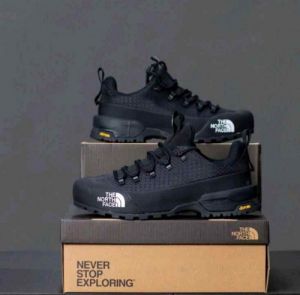NorthFace Goretex Sneaker Vibram Sole