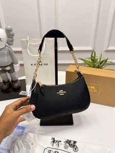 Coach_teri_shoulderbag_premium_quality_with_ogbox_carrybag_351