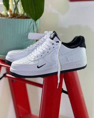Nik ee Airforce 1 Low mini swoosh 